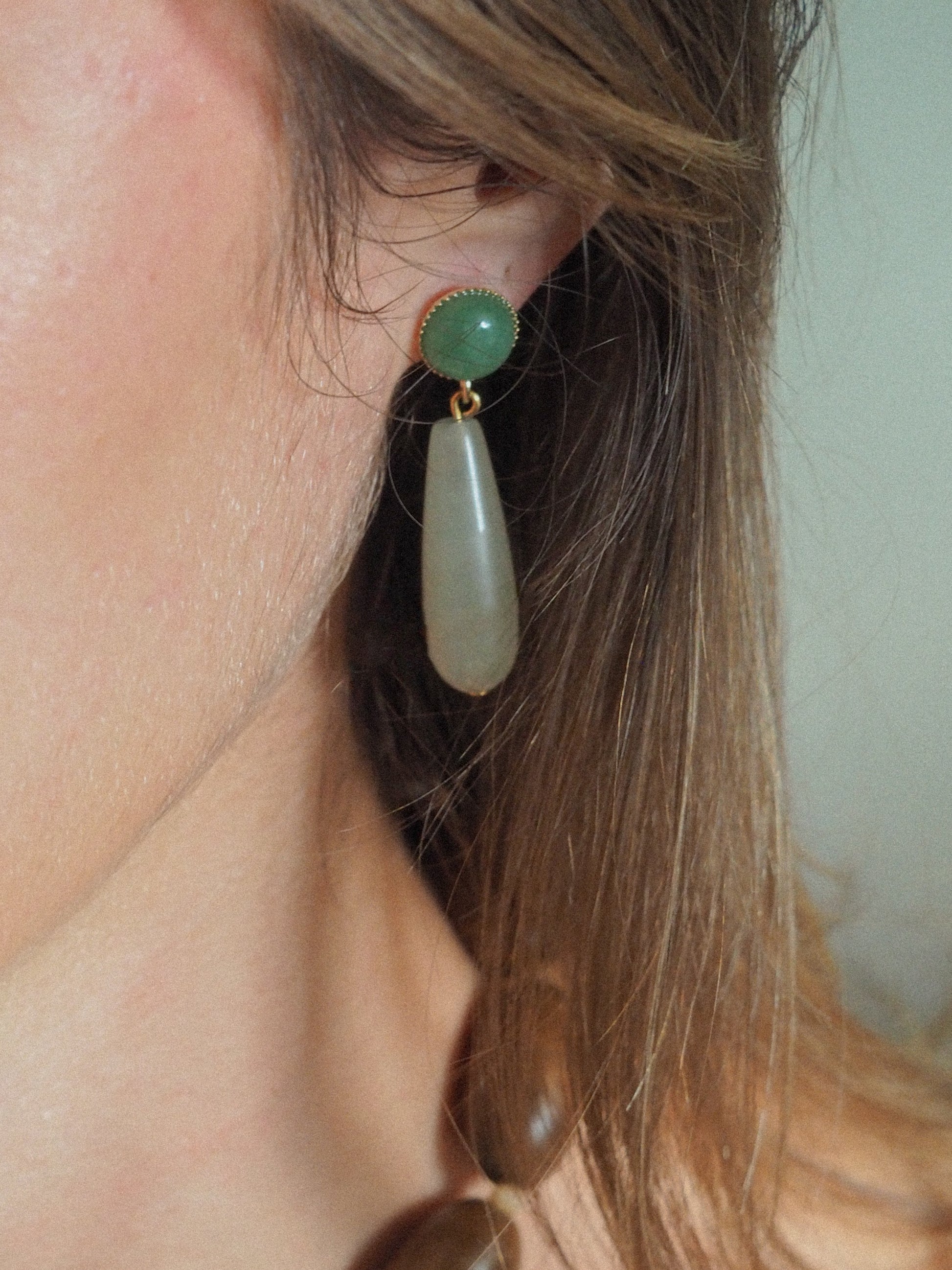 Boucles d’oreilles Sève verte  | Pendantes en pierre naturelle goutte verte