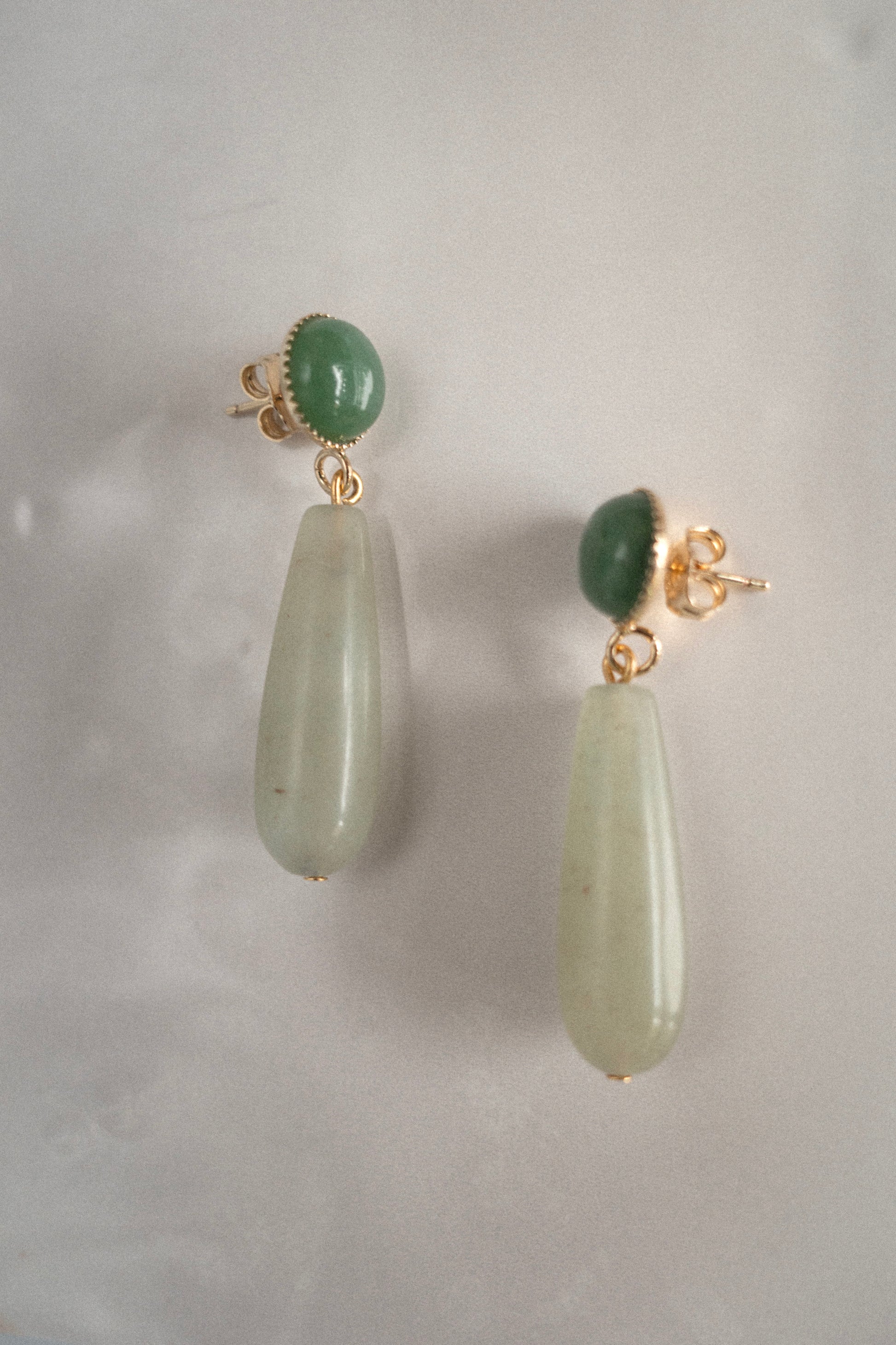 Boucles d’oreilles Sève verte  | Pendantes en pierre naturelle goutte verte