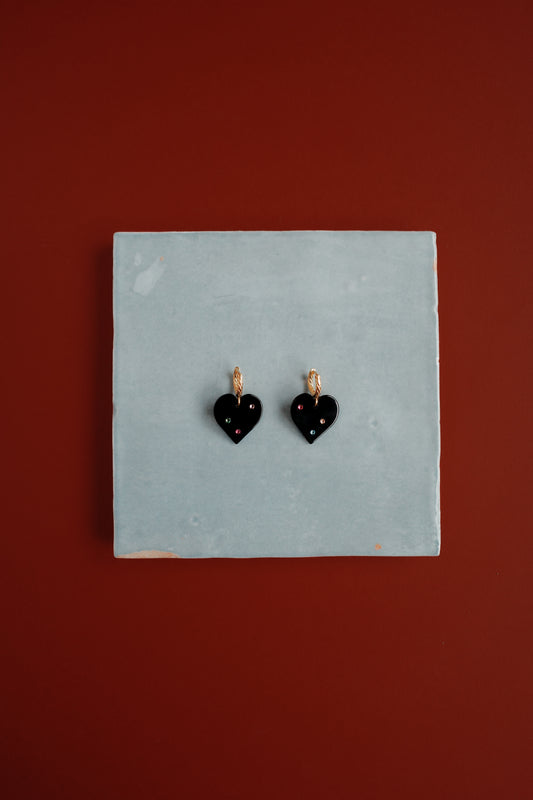 Boucles d’oreilles Cœur Noir | Créoles plaquées or, cœur en onyx noir et strass