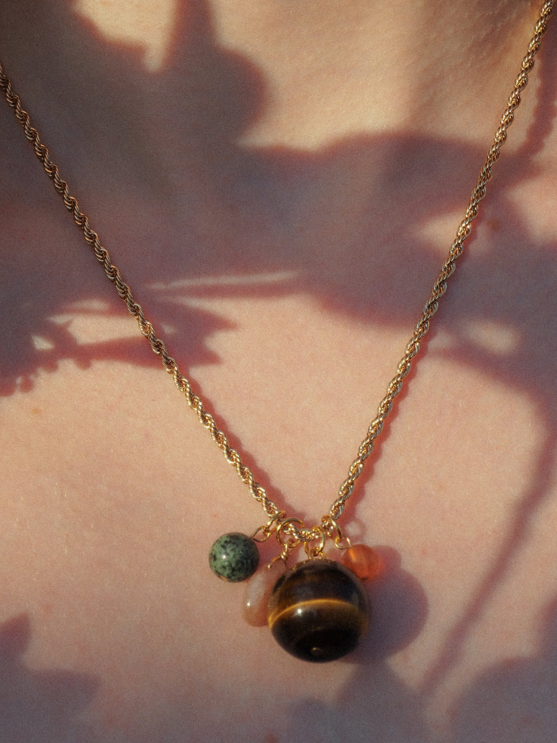 Collier Halo | Breloques en mélange de pierres naturelles et œil de tigre