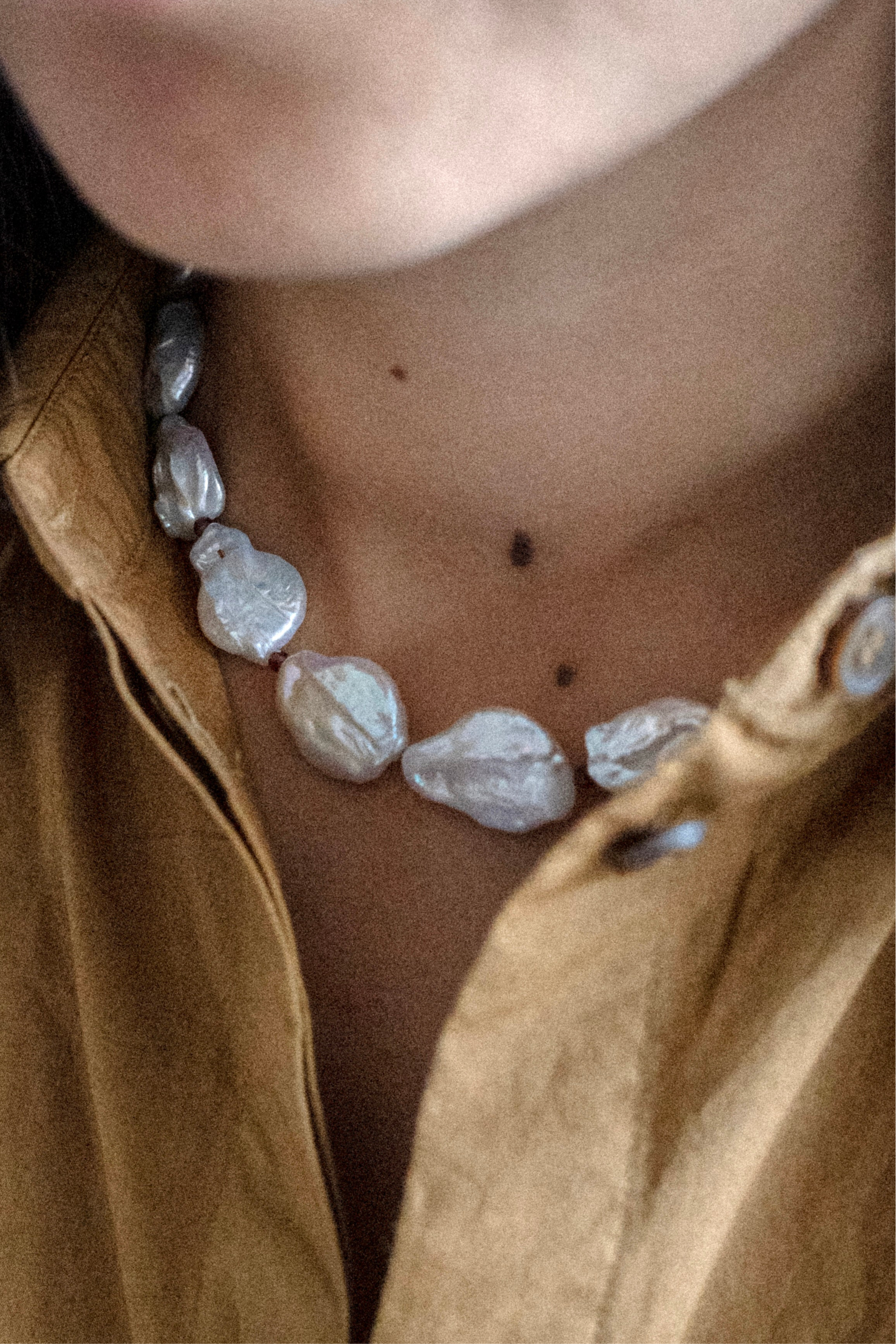 Collier Brio | Ras de cou organique en perle d'eau douce baroque