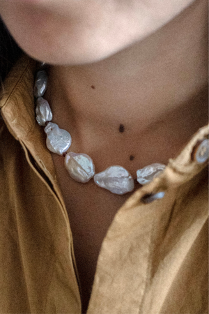 Collier Brio | Ras de cou organique en perle d'eau douce baroque