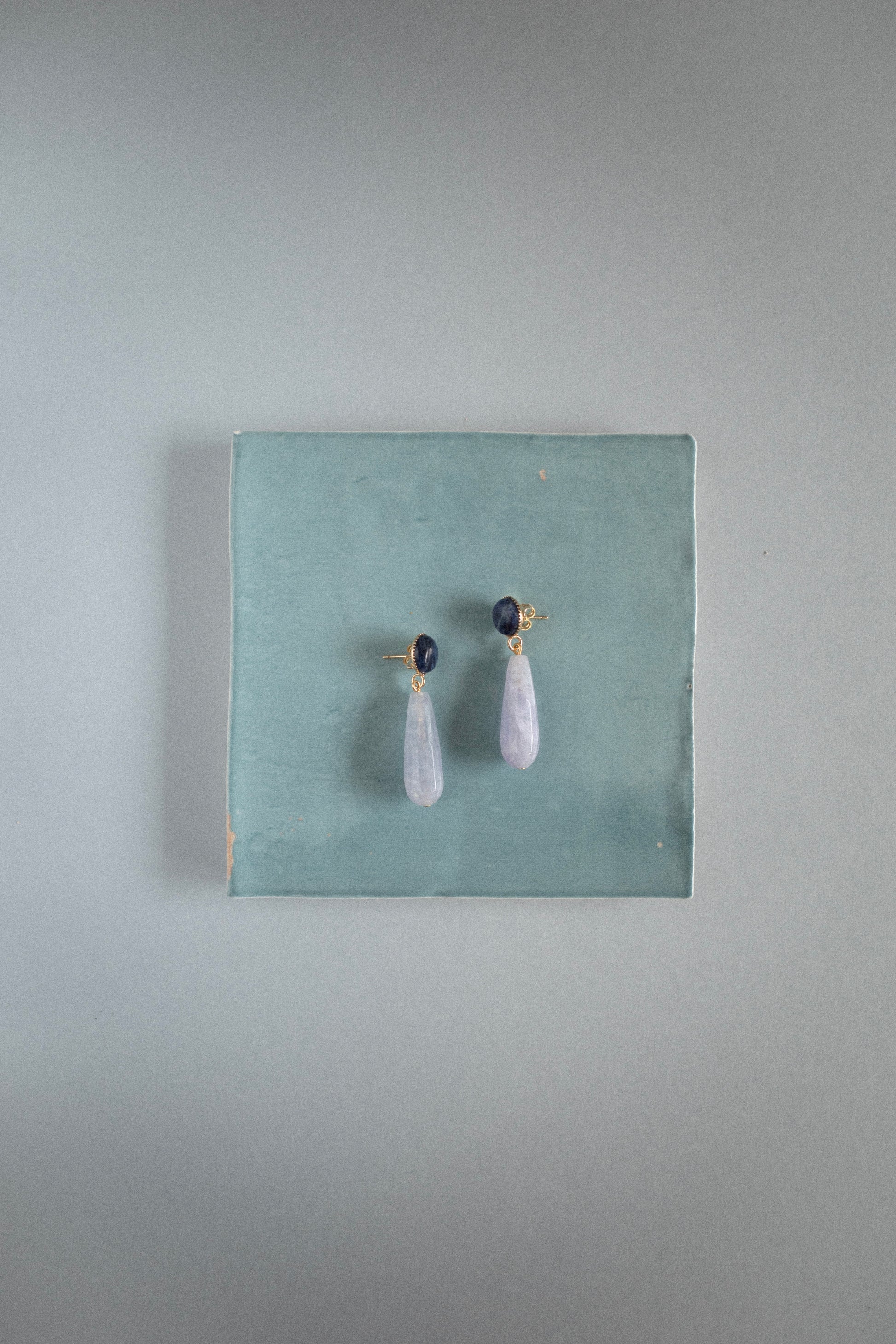 Boucles d’oreilles Sève bleue | Pendantes en pierre naturelle goutte bleue