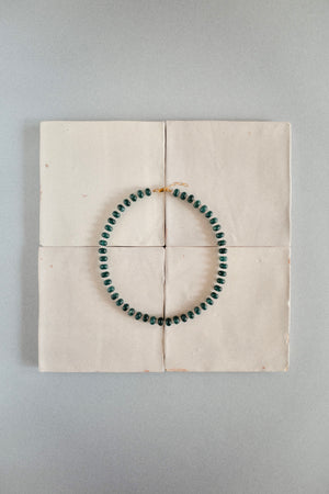 Collier Pavillon vert | Ras de cou intemporel en perles vertes foncées