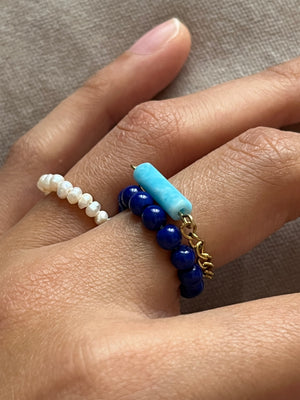 Bague de perles bleues