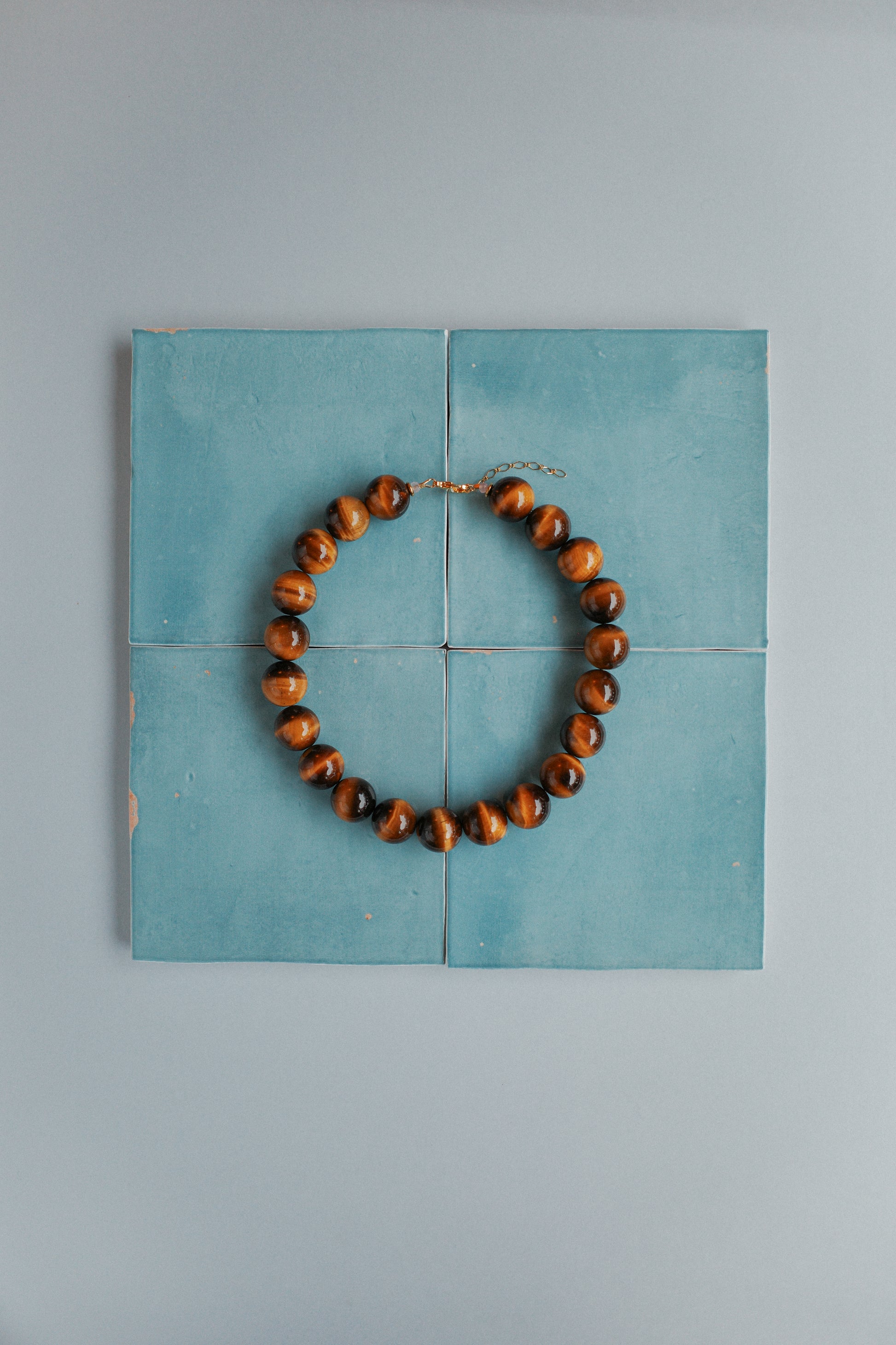 Collier Cosmos Œil de tigre | Ras de cou de perles sphères marron doré