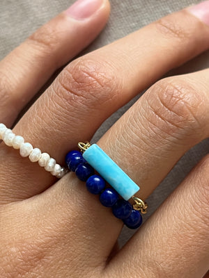Bague de perles bleues