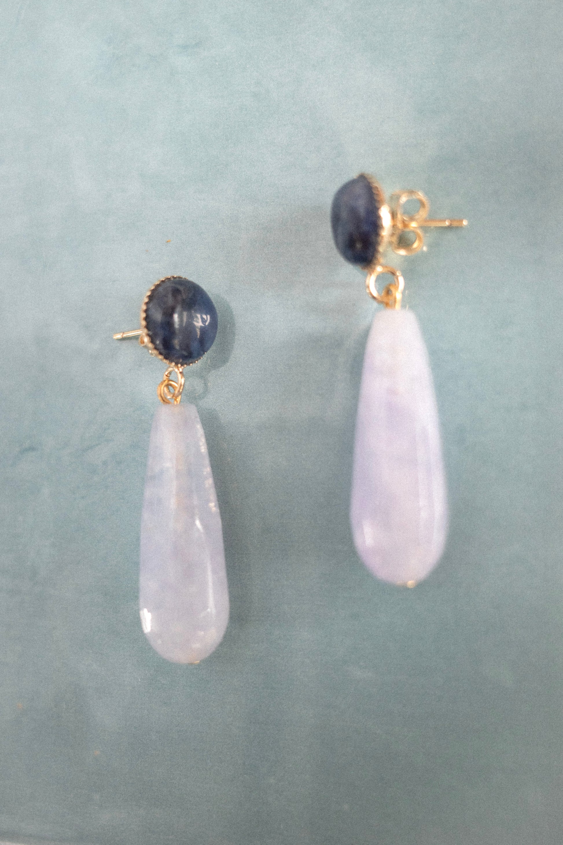 Boucles d’oreilles Sève bleue | Pendantes en pierre naturelle goutte bleue