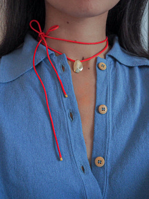 Collier Lasso rouge | Médaille plaquée or 3 microns, zircons & cordon coton