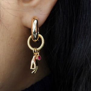 Boucles d'oreilles Main dorée
