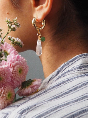 Boucles d'oreilles créoles épaisses et pendantes en pierres naturelles cristal de roche, jade verte et strass zirconium