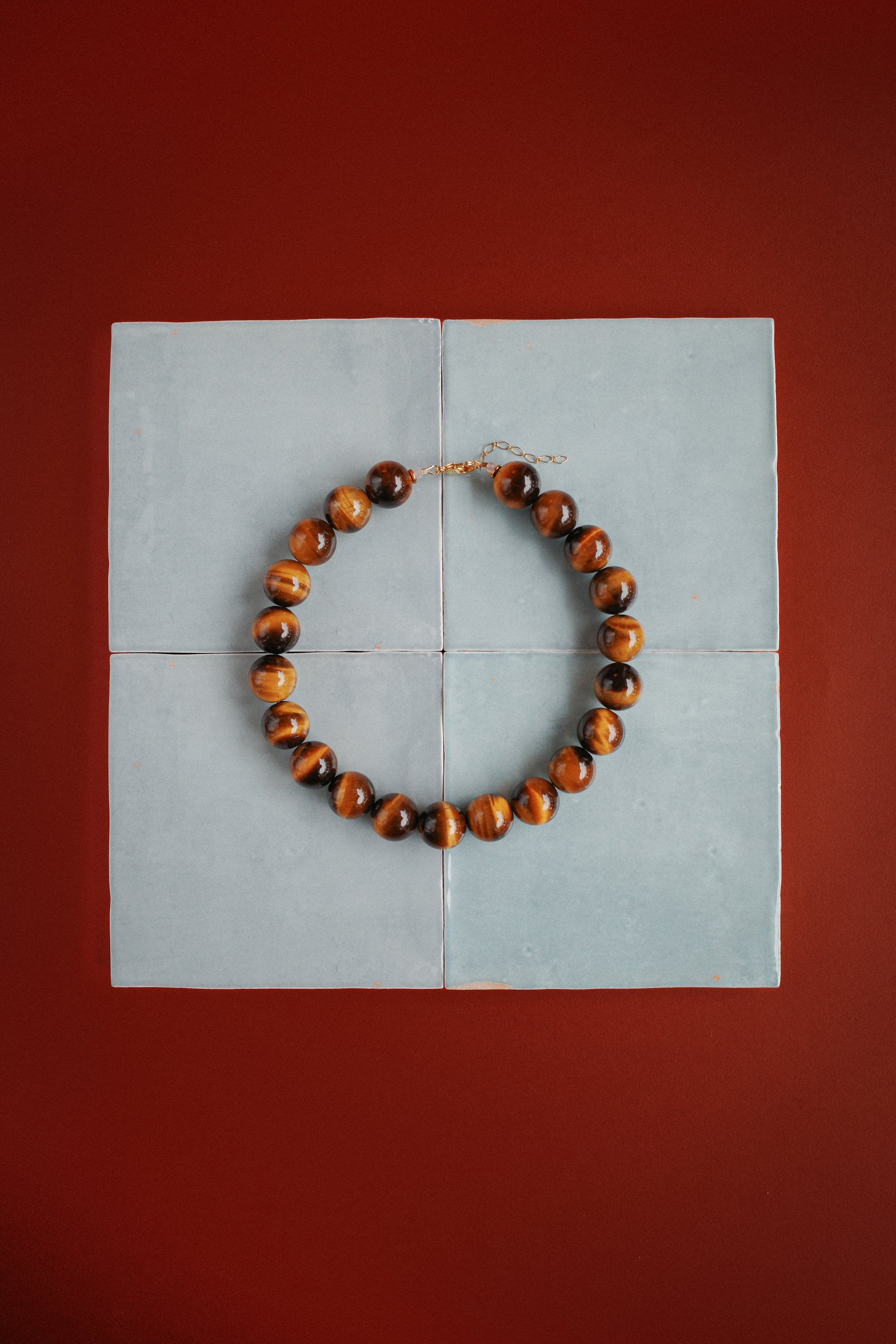 Collier Cosmos Œil de tigre | Ras de cou de perles sphères marron doré