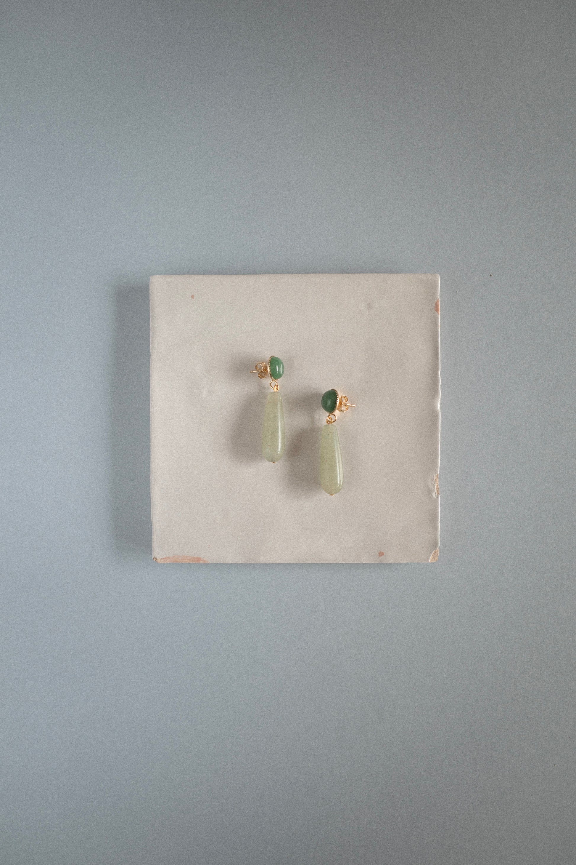 Boucles d’oreilles Sève verte  | Pendantes en pierre naturelle goutte verte
